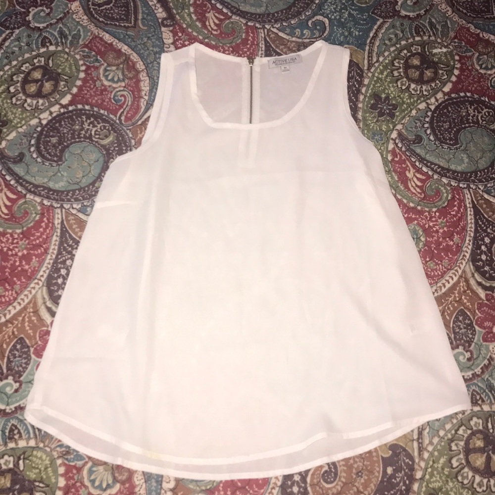 Adorable sheer tank! 🌸